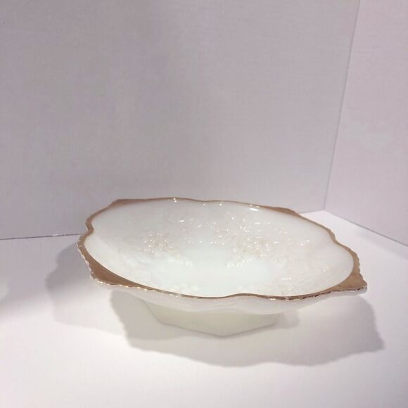 Vintage Anchor Hocking Milk Glass Grape & Leaf Fruit Bowl w/ Gold Trim - Picture 1 of 6